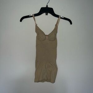 skims SEAMLESS SCULPT SLIP DRESS CLAY SMALL